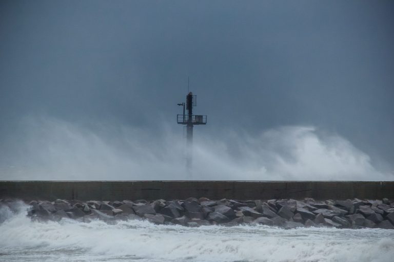 【颱風休診公告】 1 beautiful shot of the heavy storm at the gates to 2023 11 28 05 19 23 utc